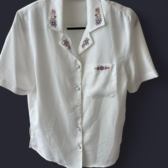 Vintage White embroidered floral button down shirt - Picture 1 of 6